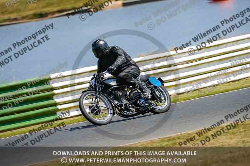 Vintage motorcycle club;eventdigitalimages;mallory park;mallory park trackday photographs;no limits trackdays;peter wileman photography;trackday digital images;trackday photos;vmcc festival 1000 bikes photographs